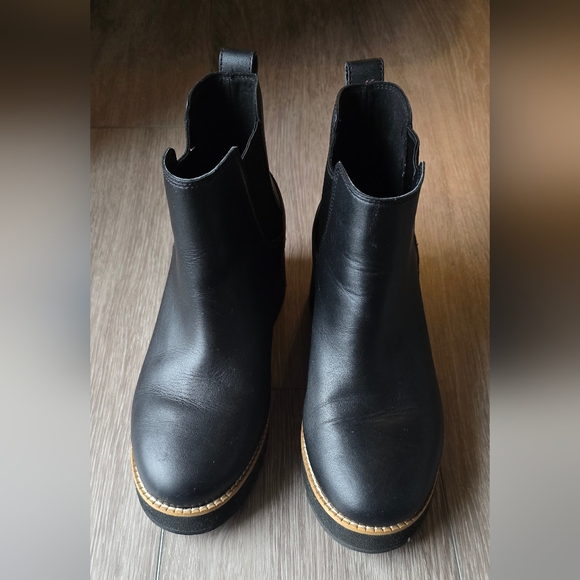 Cole Haan Shoes - Cole Haan Black Zerogrand Chelsea Boot Tan Trim Platform Boots Booties Size 7